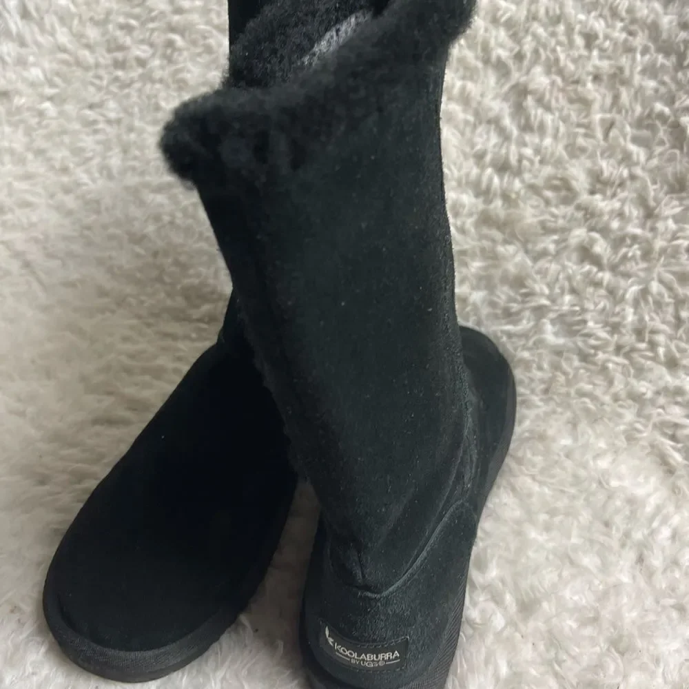 Koolaburra By UGG  Kinslei Black suede mid calf boots  buttons accents size 8